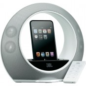 جى بى إل (JBLRADMICWHTE) سماعة بقاعدة شحن RADIALMICRO لأجهزة الأى بود و ذو لون أبيض