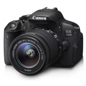 كانون (EOS 700D) كاميرا رقمية محترفة بعدسة 18-55 ملم